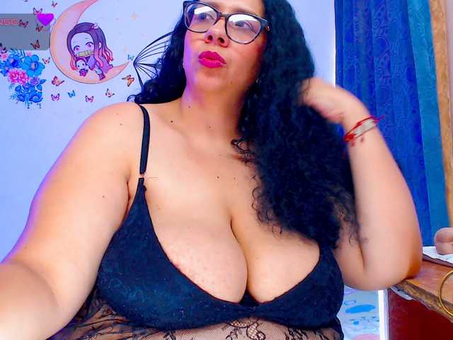 lyalatin4 live cam on BongaCams