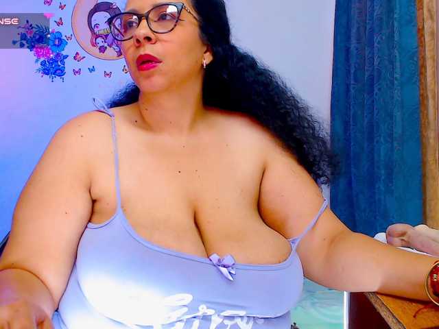 lyalatin4 live cam on BongaCams