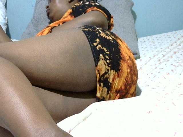 Petitetessy3 live cam on BongaCams
