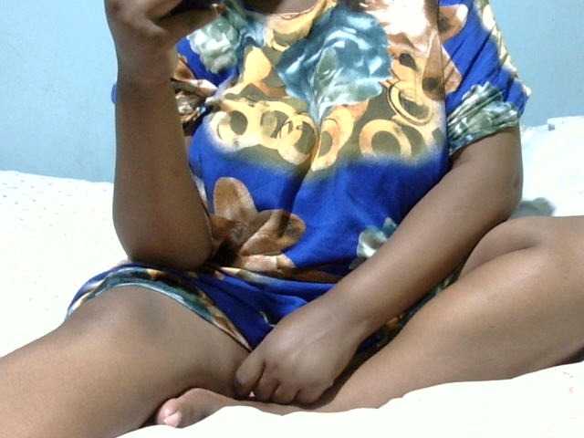 Petitetessy3 live cam on BongaCams