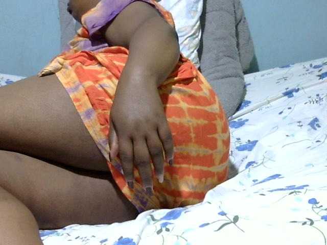 Petitetessy3 live cam on BongaCams