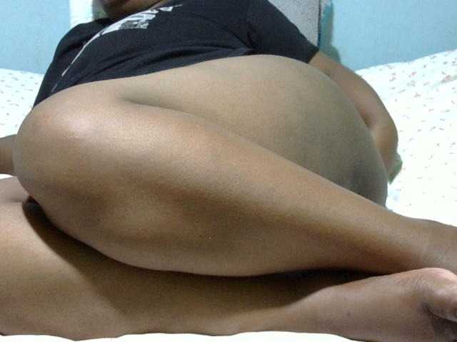 Petitetessy3 live cam on BongaCams