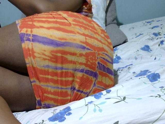 Petitetessy3 live cam on BongaCams