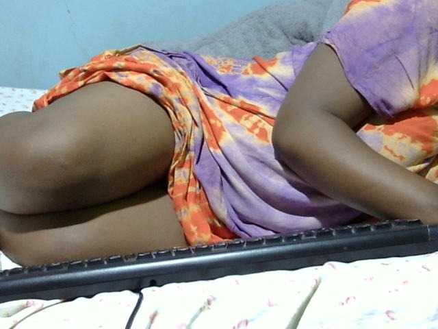 Petitetessy3 live cam on BongaCams