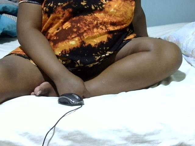 Petitetessy3 live cam on BongaCams
