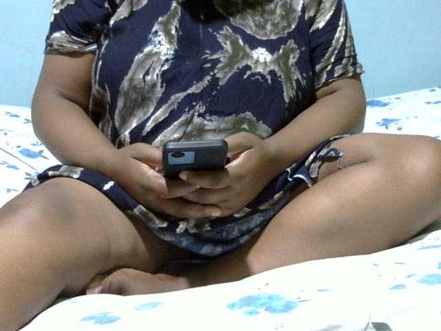 Petitetessy3 live cam on BongaCams