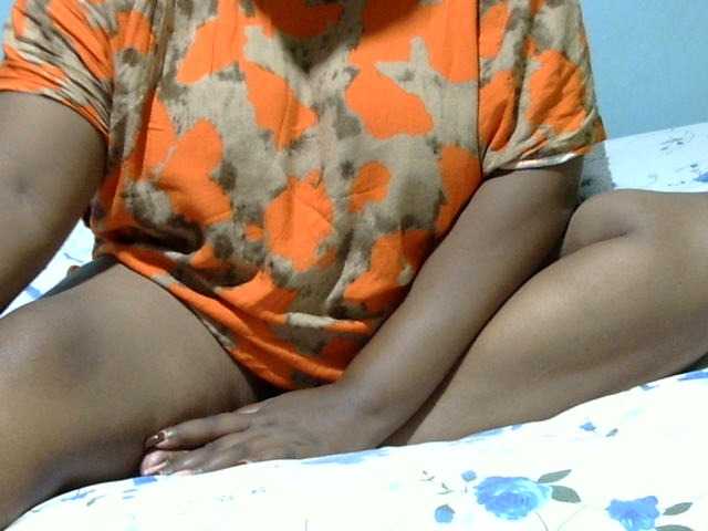 Petitetessy3 live cam on BongaCams