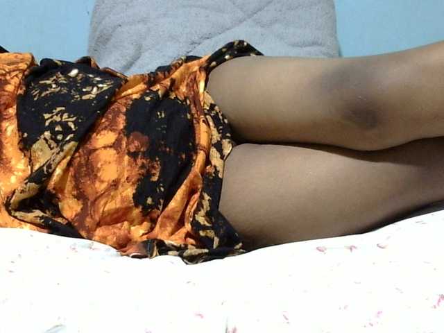 le modèle Petitetessy3 est en webcam porno dans un show sur le site bongacams, il possède les tags suivants: Ebony,Brunette,Trimmed