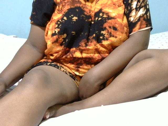 Petitetessy3 live cam on BongaCams