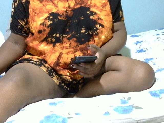 Petitetessy3 live cam on BongaCams