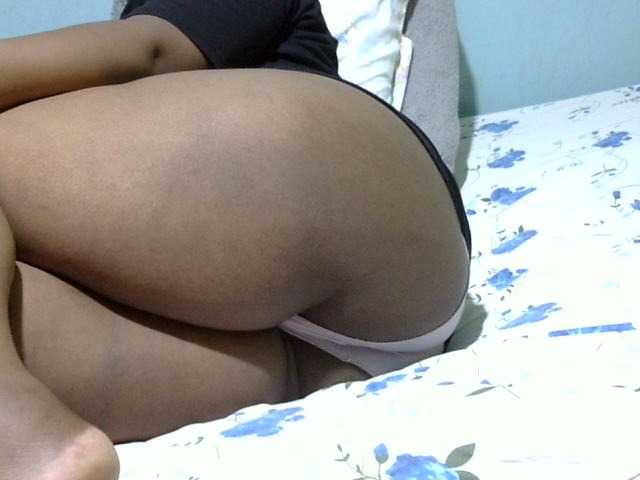 Petitetessy3 live cam on BongaCams