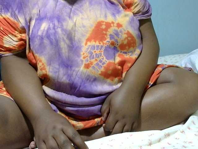 Petitetessy3 live cam on BongaCams