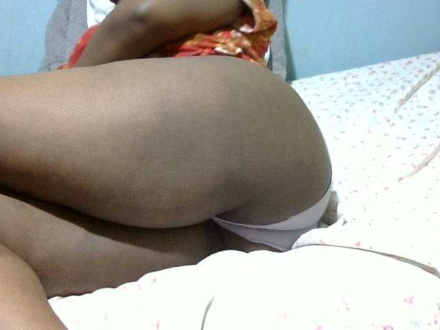 Petitetessy3 live cam on BongaCams