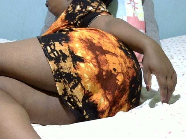 Petitetessy3 live cam on BongaCams