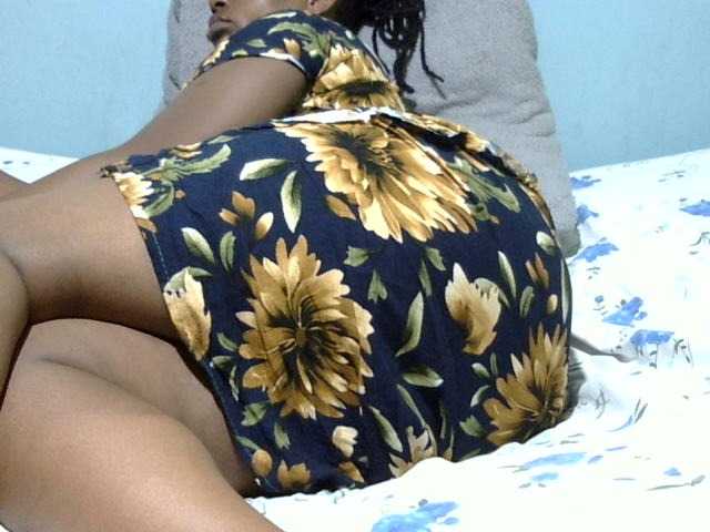 Petitetessy3 live cam on BongaCams