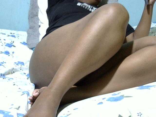 Petitetessy3 live cam on BongaCams