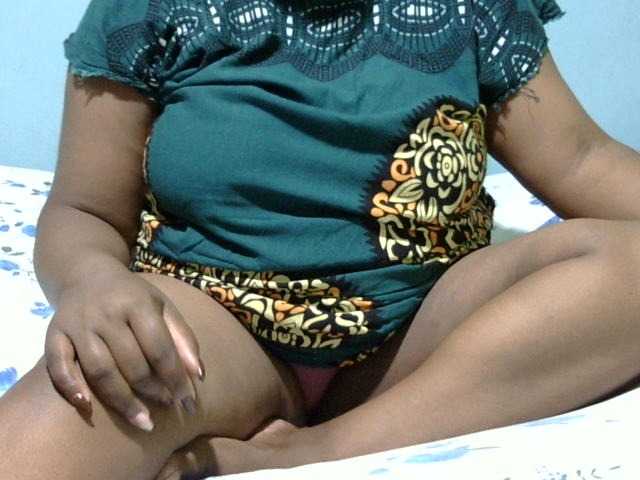 Petitetessy3 live cam on BongaCams