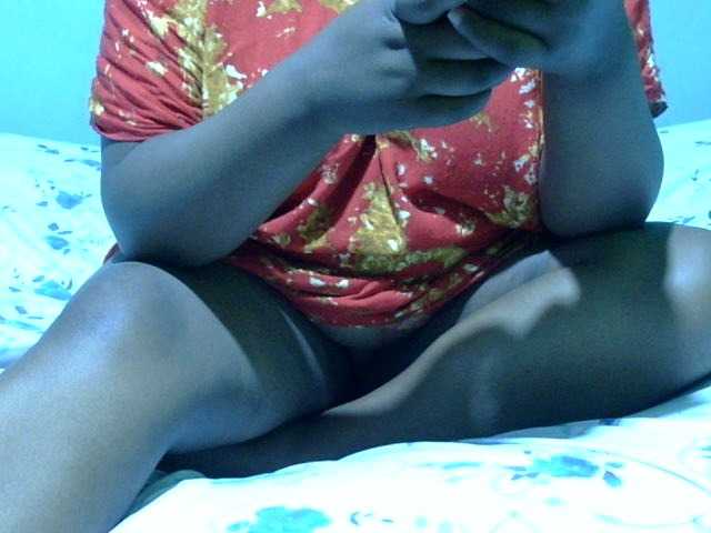 Petitetessy3 live cam on BongaCams