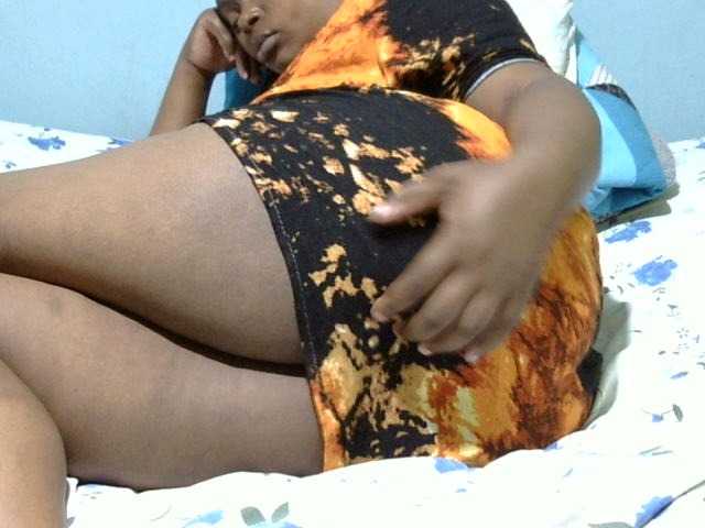Petitetessy3 live cam on BongaCams
