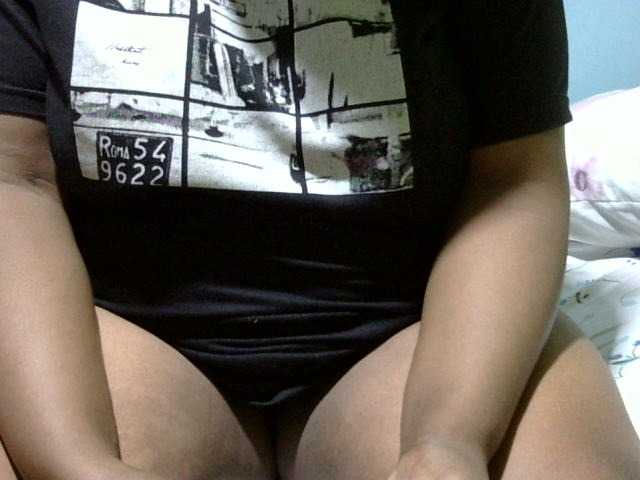 Petitetessy3 live cam on BongaCams