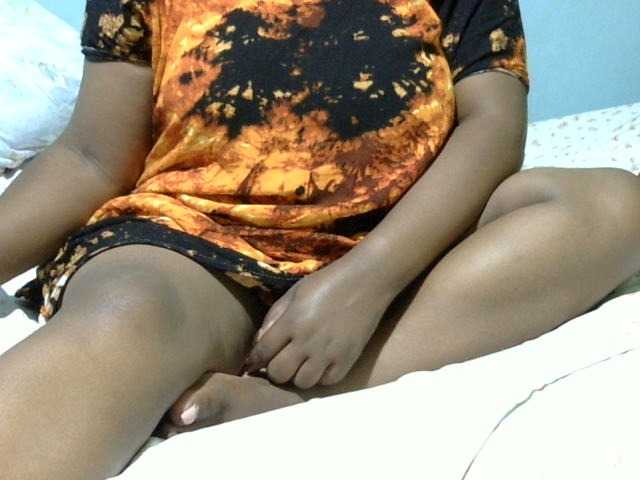 Petitetessy3 live cam on BongaCams