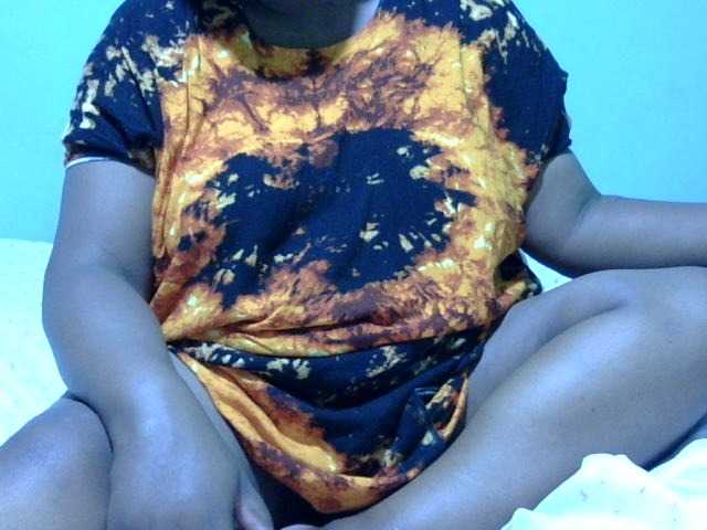 Petitetessy3 live cam on BongaCams