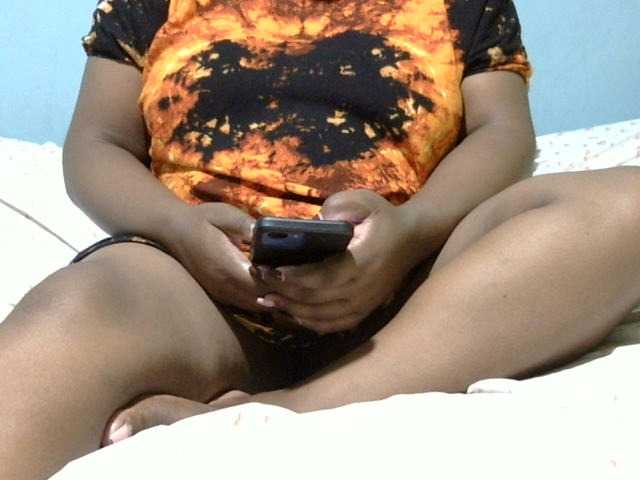 Petitetessy3 live cam on BongaCams