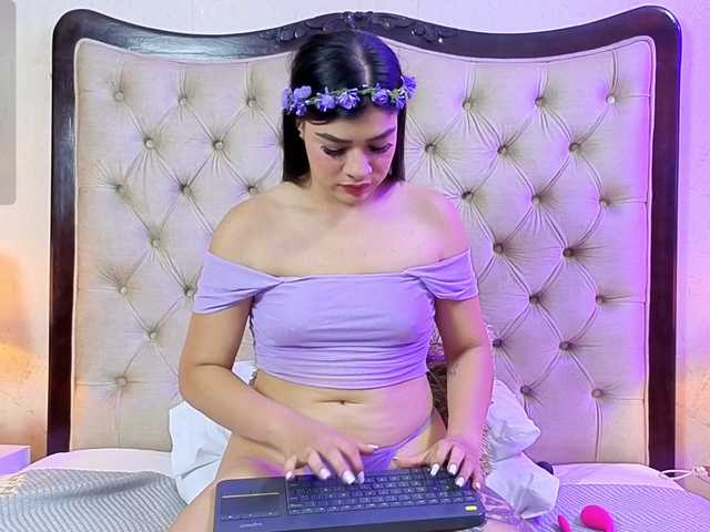 MeganWade live cam on BongaCams