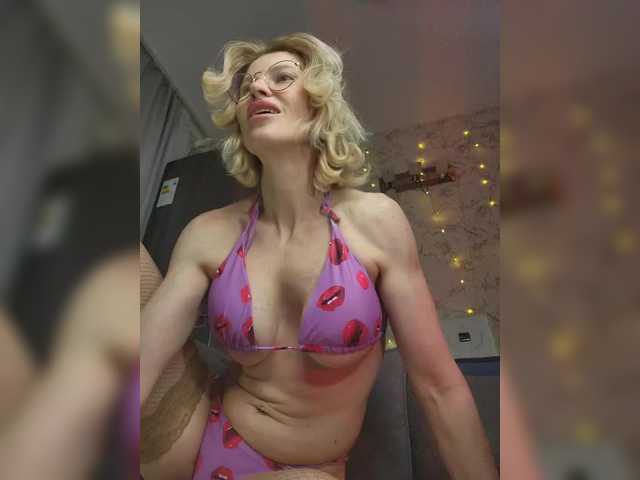 Divochka's BongaCams show and profile