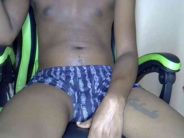 Acest model este live acum. Topsexy01