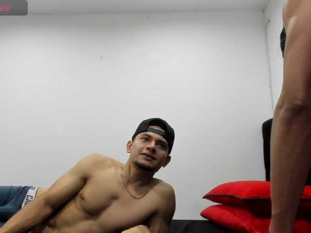 BRENDA-BIG-COCK — live couple cam
