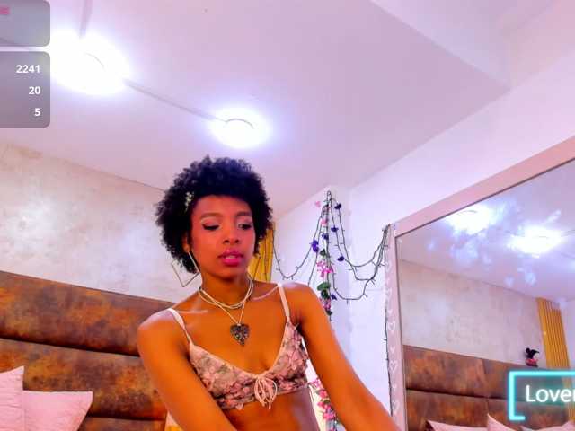 AnnieSanz, en directo ahora en BongaCams