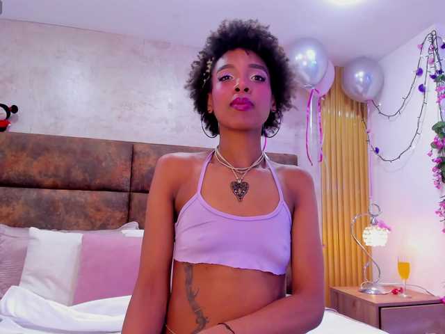 AnnieSanz live cam on BongaCams