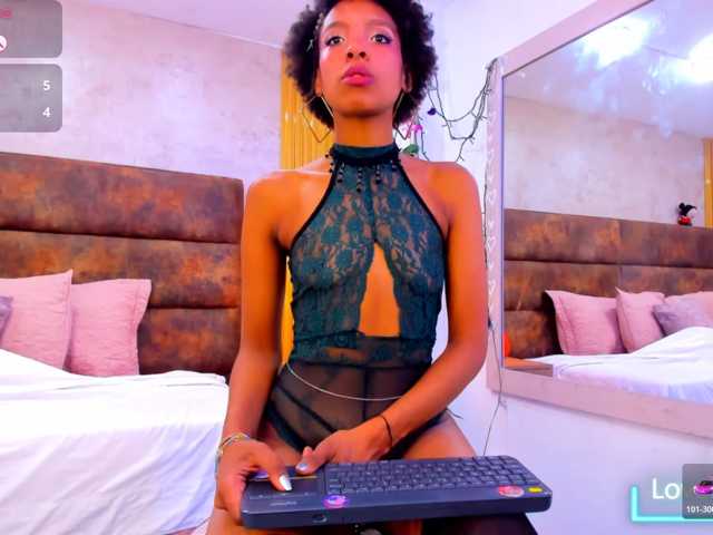 AnnieSanz, en directo ahora en BongaCams