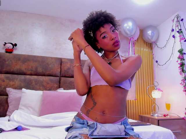AnnieSanz live cam preview