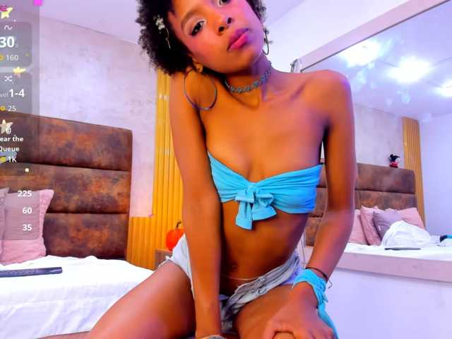 AnnieSanz, en directo ahora en BongaCams
