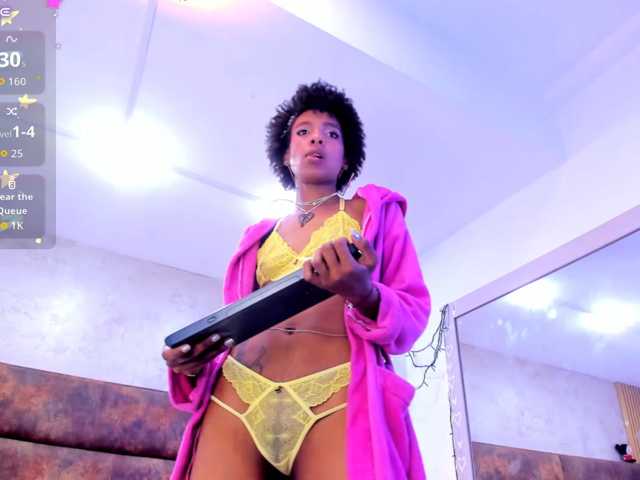 AnnieSanz live cam on BongaCams