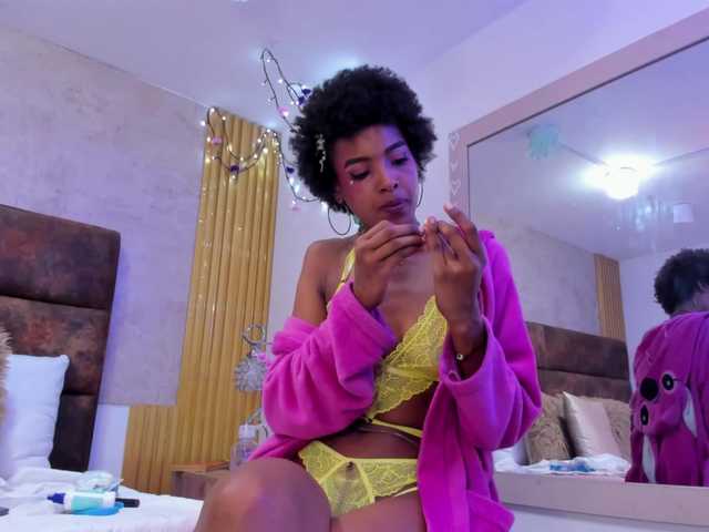AnnieSanz live cam on BongaCams