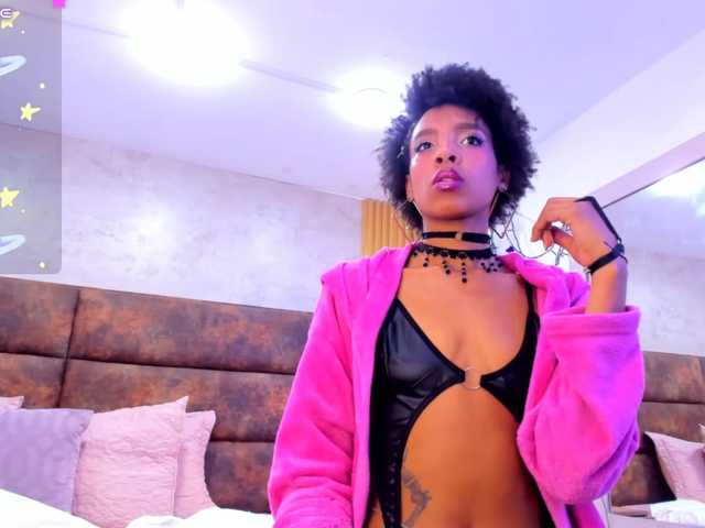 AnnieSanz live cam on BongaCams