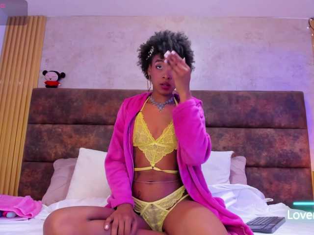 AnnieSanz live cam on BongaCams
