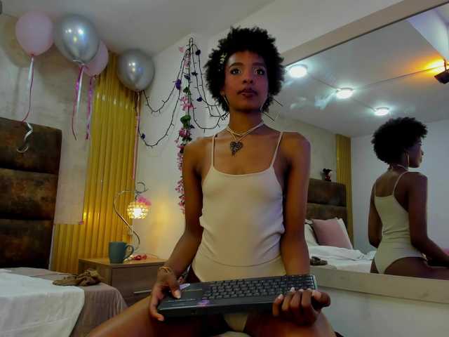 AnnieSanz live cam preview