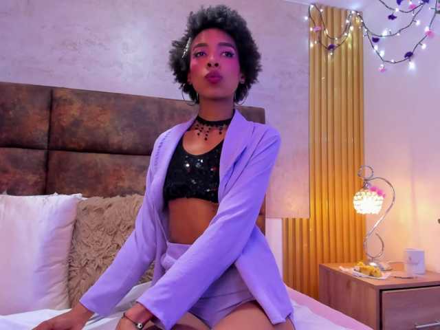 AnnieSanz live cam on BongaCams