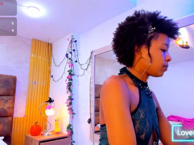 AnnieSanz, en directo ahora en BongaCams