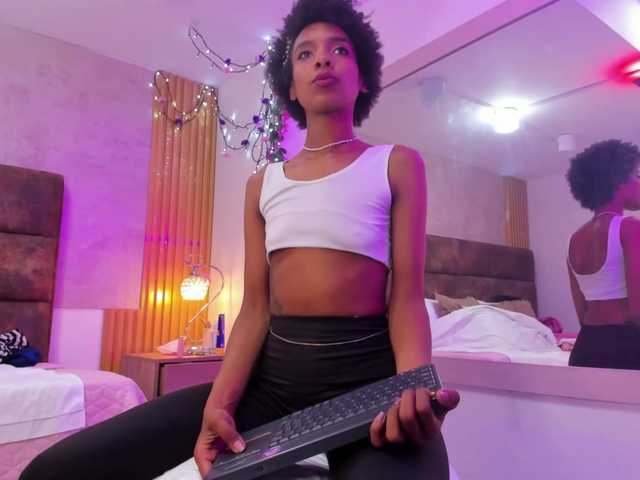 AnnieSanz live cam on BongaCams