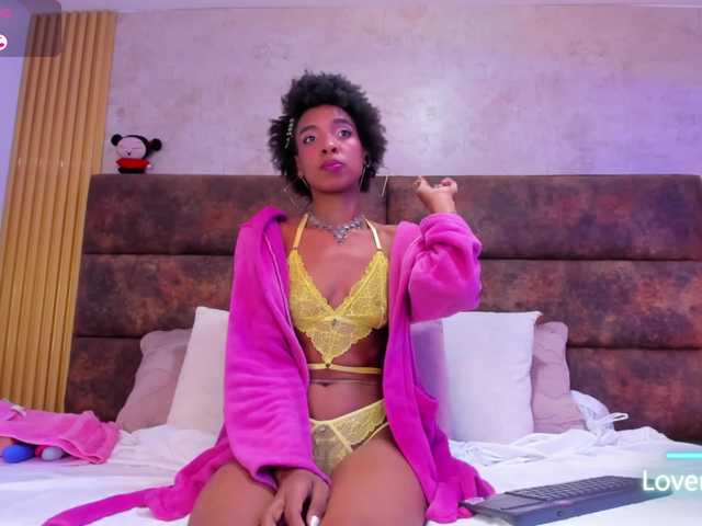AnnieSanz live cam on BongaCams