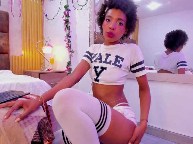 AnnieSanz live cam on BongaCams