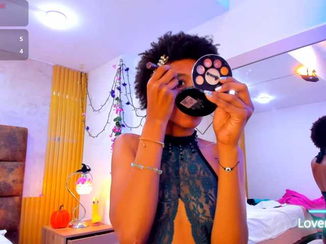 AnnieSanz, en directo ahora en BongaCams