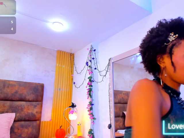 AnnieSanz, en directo ahora en BongaCams