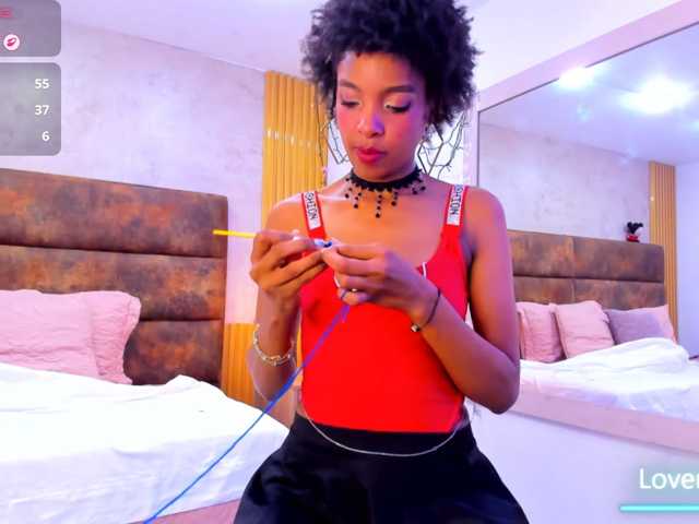 AnnieSanz, en vivo ahora en BongaCams