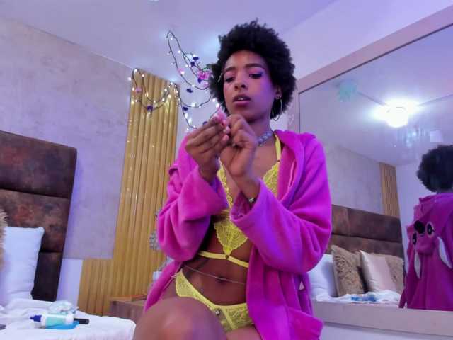 AnnieSanz live cam on BongaCams